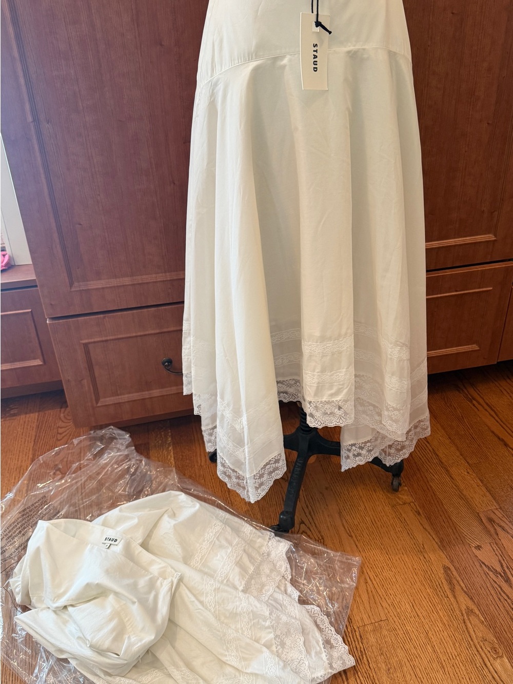NWT STAUD Ainsley Light Cream Midi Hankerchief Hem Skirt with Lace Trim Sz 0 - Picture 4 of 9